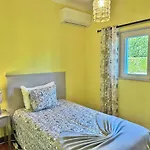 T3 Cozy Old House With Xl Garden Дом отдыха Borralha